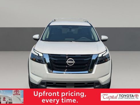 Used 2025 Nissan Pathfinder SL AWD/4WD image 3