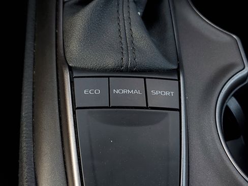 Used 2024 Toyota Camry SE image 27