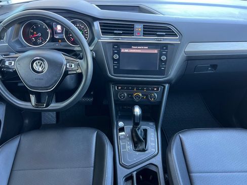 Used 2020 Volkswagen Tiguan SE w/ Panoramic Sunroof Package FWD image 16