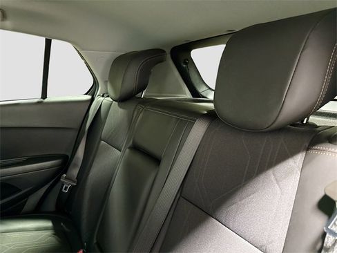 Used 2022 Chevrolet Trax LT w/ LT Convenience Package image 24