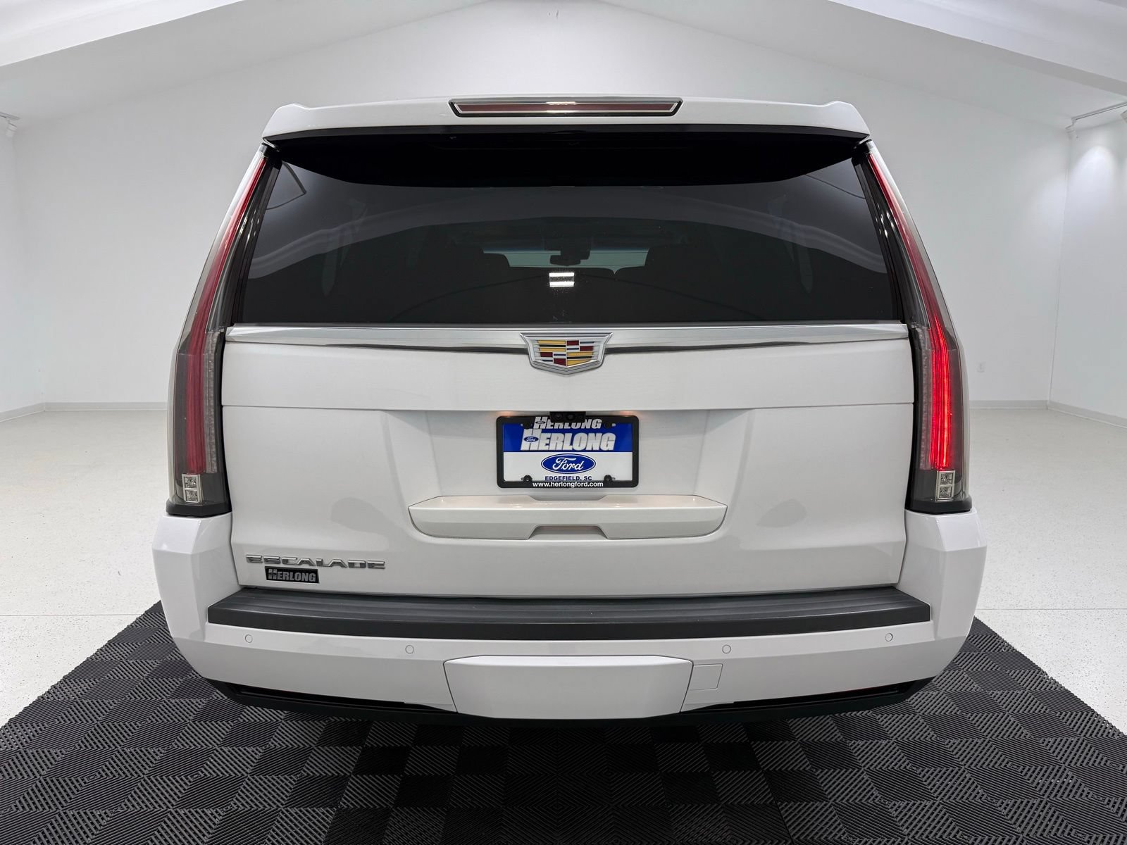 Used 2019 Cadillac Escalade ESV Luxury AWD/4WD image 6