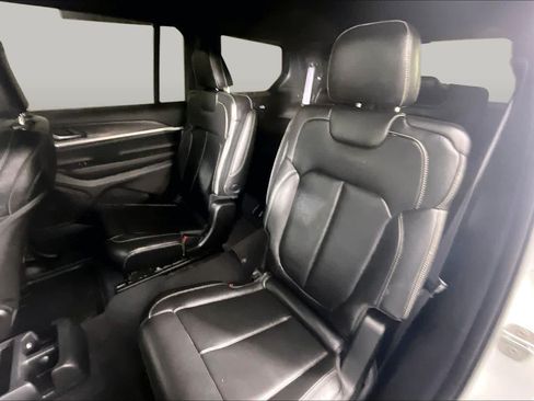 Used 2024 Jeep Grand Cherokee L Limited w/ Black Appearance Package AWD/4WD image 18