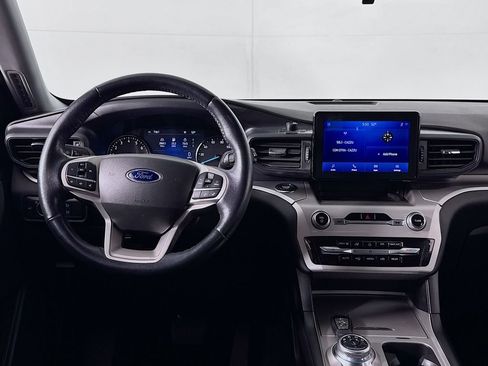 Used 2022 Ford Explorer XLT image 12