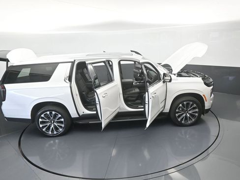 Used 2025 Chevrolet Suburban High Country w/ Sun And Tow Package RWD image 79