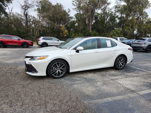 Used 2024 Toyota Camry XLE image 1