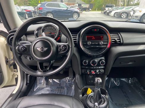 Used 2015 MINI Cooper 2-Door Hardtop image 11