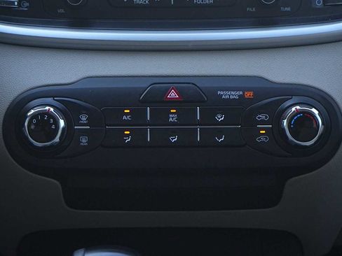 Used 2017 Kia Sorento LX image 23