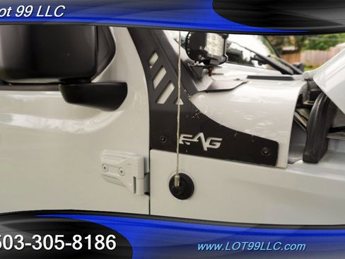 Used 2018 Jeep Wrangler Unlimited Sahara image 30