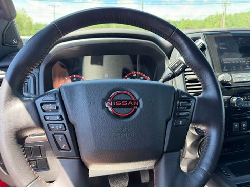 Used 2023 Nissan Titan PRO-4X w/ Pro-4x Convenience Package AWD/4WD image 16