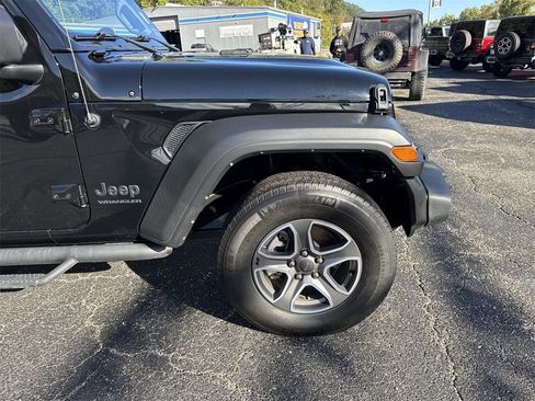 Used 2022 Jeep Wrangler Sport S image 2