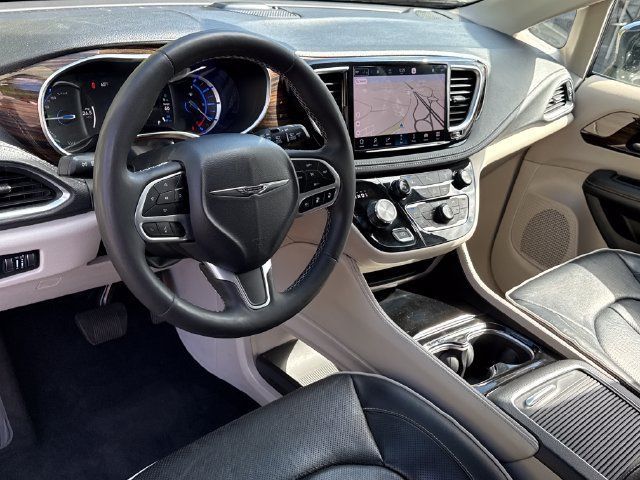 Used 2023 Chrysler Pacifica Limited FWD image 15