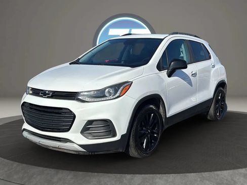 Used 2018 Chevrolet Trax LT w/ Sun & Sound Package FWD image 23