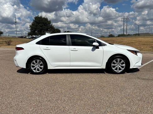 Certified 2025 Toyota Corolla LE image 5