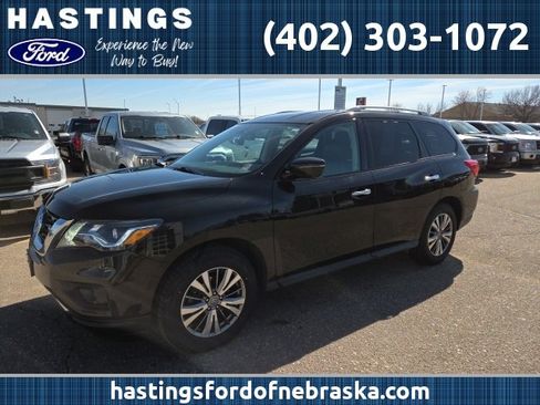 Used 2019 Nissan Pathfinder SL image 1