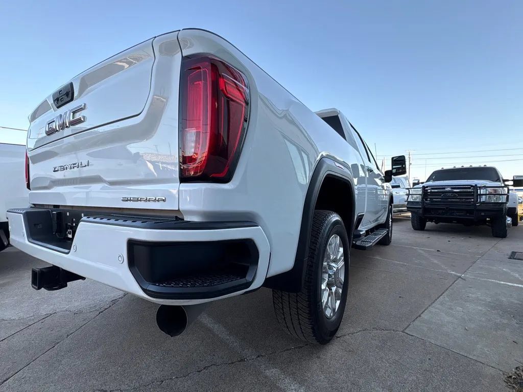 Used 2020 GMC Sierra 2500 Denali w/ Technology Package AWD/4WD image 3