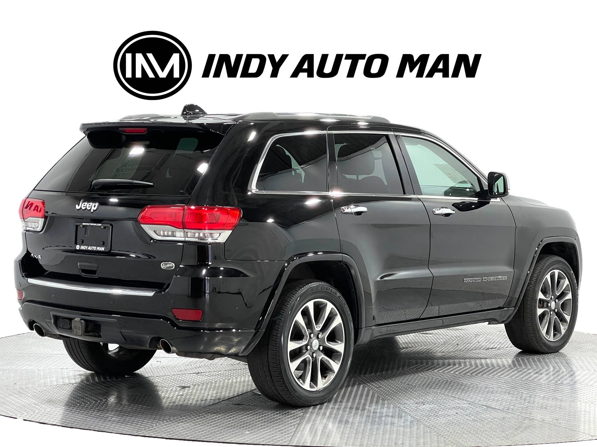 Used 2017 Jeep Grand Cherokee Overland w/ Jeep Active Safety Group AWD/4WD image 4