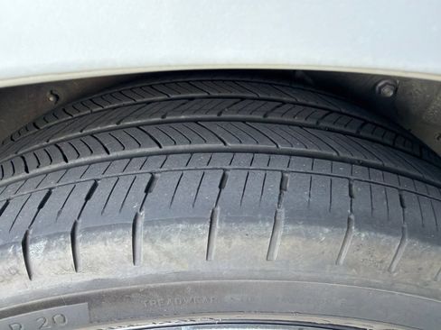 Used 2024 Toyota Sienna Platinum FWD image 18