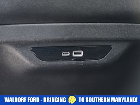 Used 2024 Chrysler Pacifica Touring-L image 36