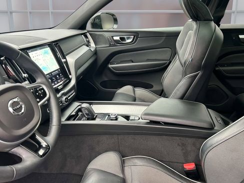 Used 2022 Volvo XC60 T8 R-Design image 25