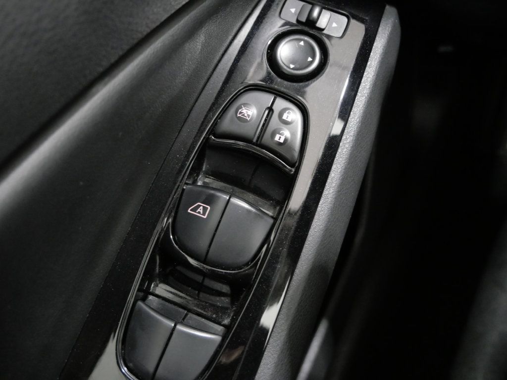Used 2024 Nissan Altima 2.5 SR FWD image 12