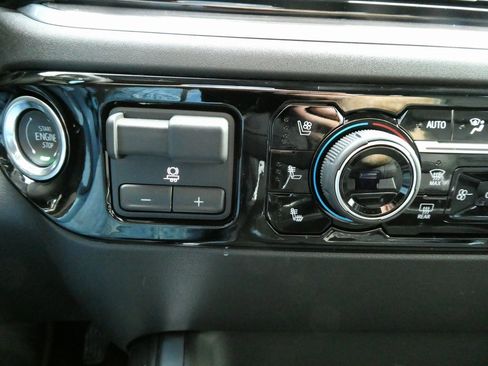 Certified 2025 Chevrolet Silverado 2500 LTZ w/ LTZ Plus Package image 27