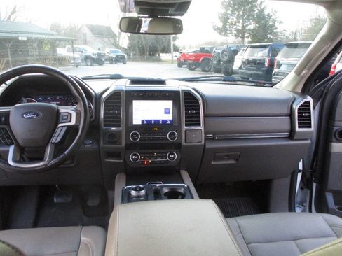 Used 2021 Ford Expedition XLT image 34