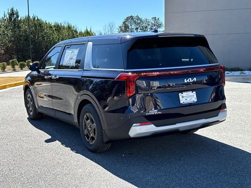 New 2026 Kia Carnival FWD image 5
