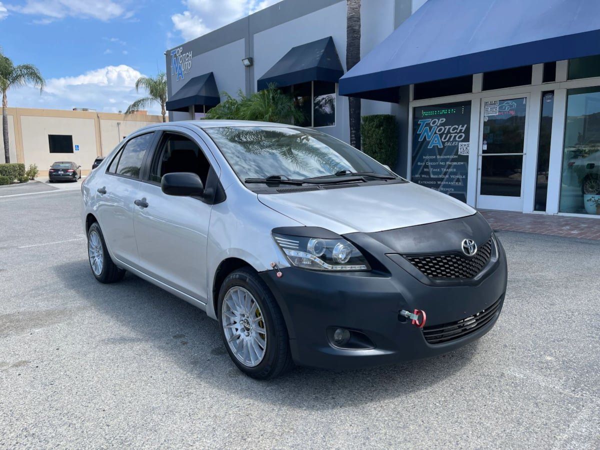 Used 2012 Toyota Yaris Sedan FWD image 3