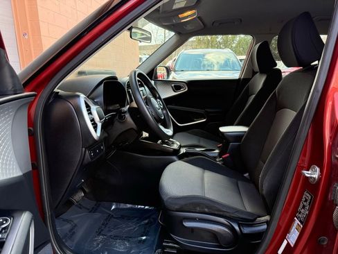 Used 2020 Kia Soul LX FWD image 8