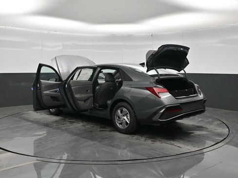New 2026 Hyundai Elantra SE FWD image 42