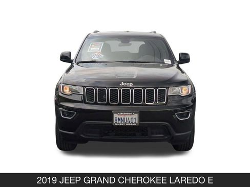 Used 2019 Jeep Grand Cherokee Laredo RWD image 4