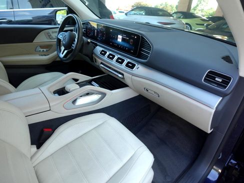 Used 2020 Mercedes-Benz GLE 350 4MATIC w/ AMG Line Exterior image 8