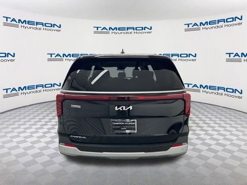 Used 2025 Kia Carnival FWD image 4