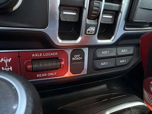 Used 2025 Jeep Wrangler Unlimited Sport AWD/4WD image 16