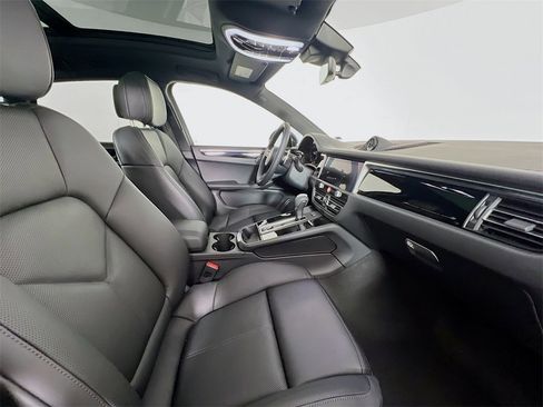 New 2026 Porsche Macan image 30