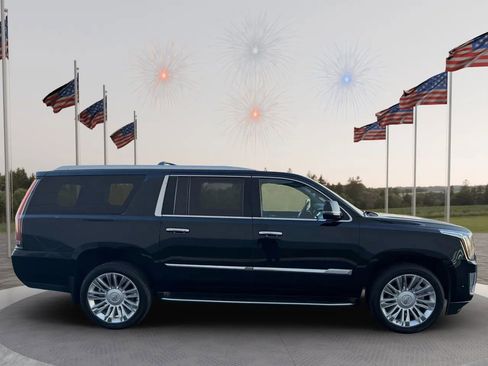 Used 2018 Cadillac Escalade ESV Luxury image 2