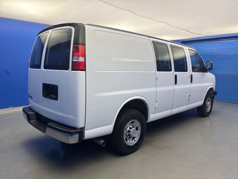 Used 2024 Chevrolet Express 2500 w/ Driver Convenience Package image 7