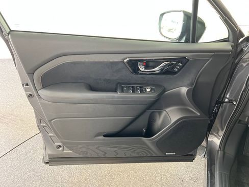 Used 2026 Subaru Forester Touring image 12