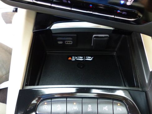 Used 2023 Buick Envision Avenir AWD/4WD image 46