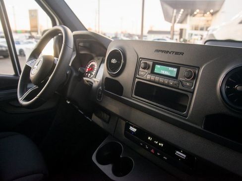 Used 2025 Mercedes-Benz Sprinter 2500 image 34