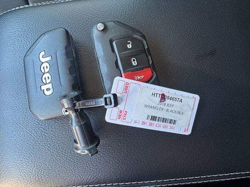 Used 2018 Jeep Wrangler Unlimited Sahara image 29