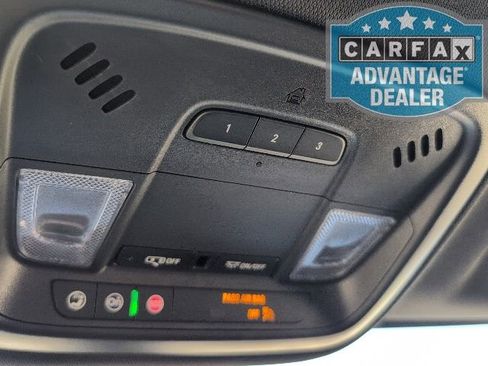 Used 2023 Chevrolet Traverse RS image 29