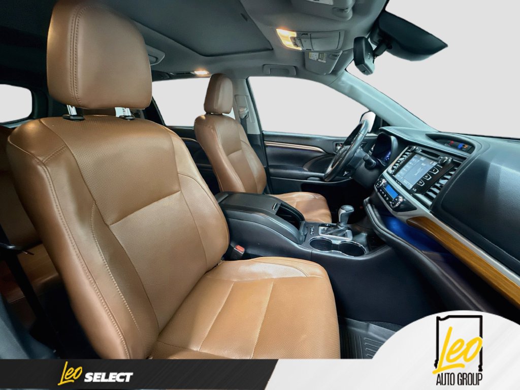 Used 2018 Toyota Highlander Limited w/ Carpet Mat Package (TMS) FWD image 34