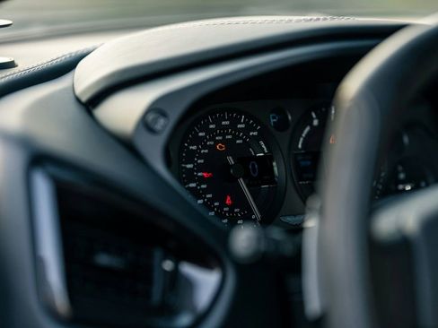 Used 2015 Aston Martin Vanquish Coupe image 32