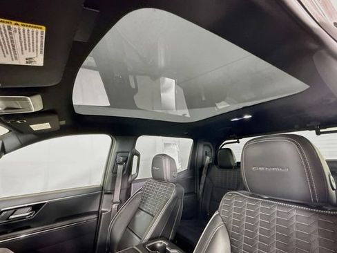 Used 2025 GMC Sierra EV Denali AWD/4WD image 23