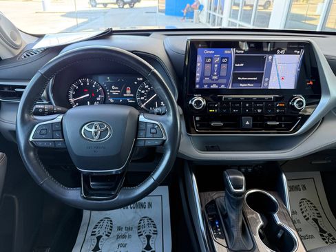 Used 2021 Toyota Highlander Platinum FWD image 17