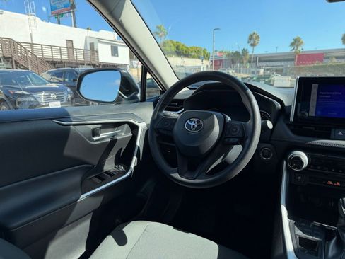 Used 2025 Toyota RAV4 XLE image 34