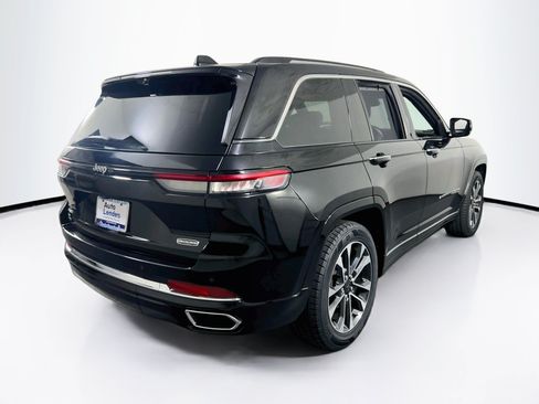 Used 2022 Jeep Grand Cherokee Overland w/ Luxury Tech Group IV AWD/4WD image 5