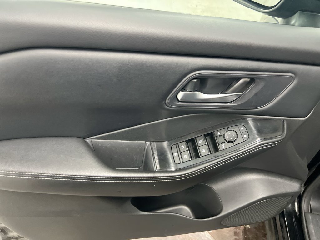 Used 2024 Nissan Rogue SV FWD image 20