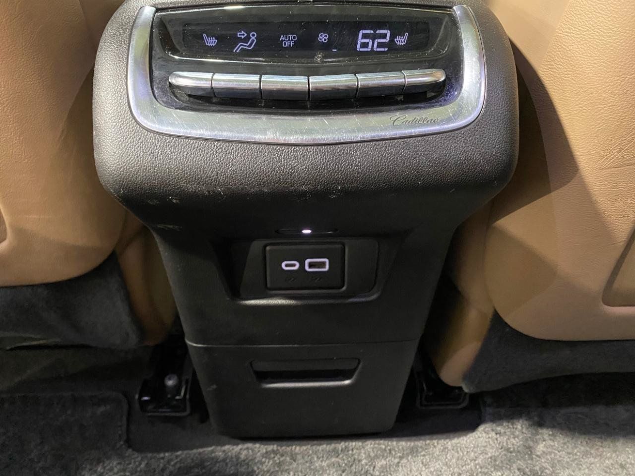 Used 2020 Cadillac XT6 Premium Luxury w/ Platinum Package AWD/4WD image 11